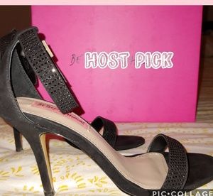 ✨HOST PICK✨Betsy Johnson Heel